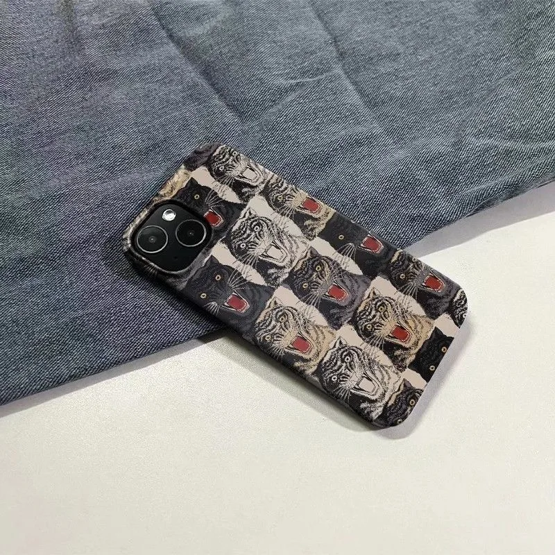 Fierce Tiger & Panther Collage Bold Animal Pattern Edgy جراب هاتف آيفون 17 16 15 14 11 12 13 Pro Max Air Plus الغطاء الخلفي