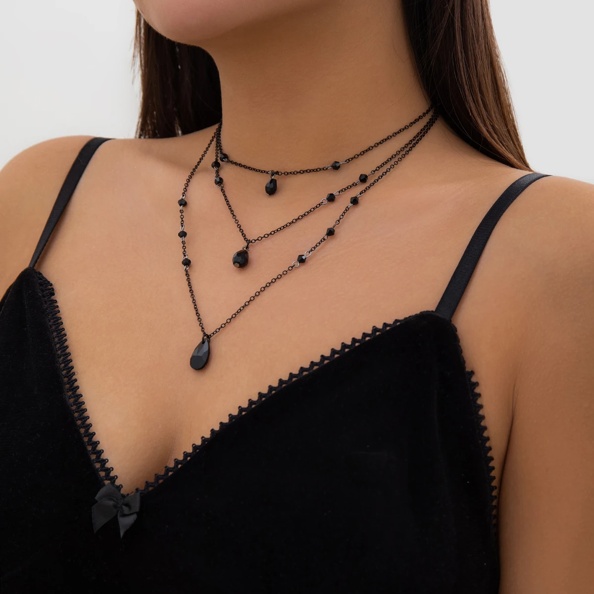 IngeSight.Z Gothic wielowarstwowy czarny kropla kryształowy naszyjnik zestaw dla kobiet w stylu Vintage czarny metalowy łańcuszek Choker na szyję — zdjęcie 3