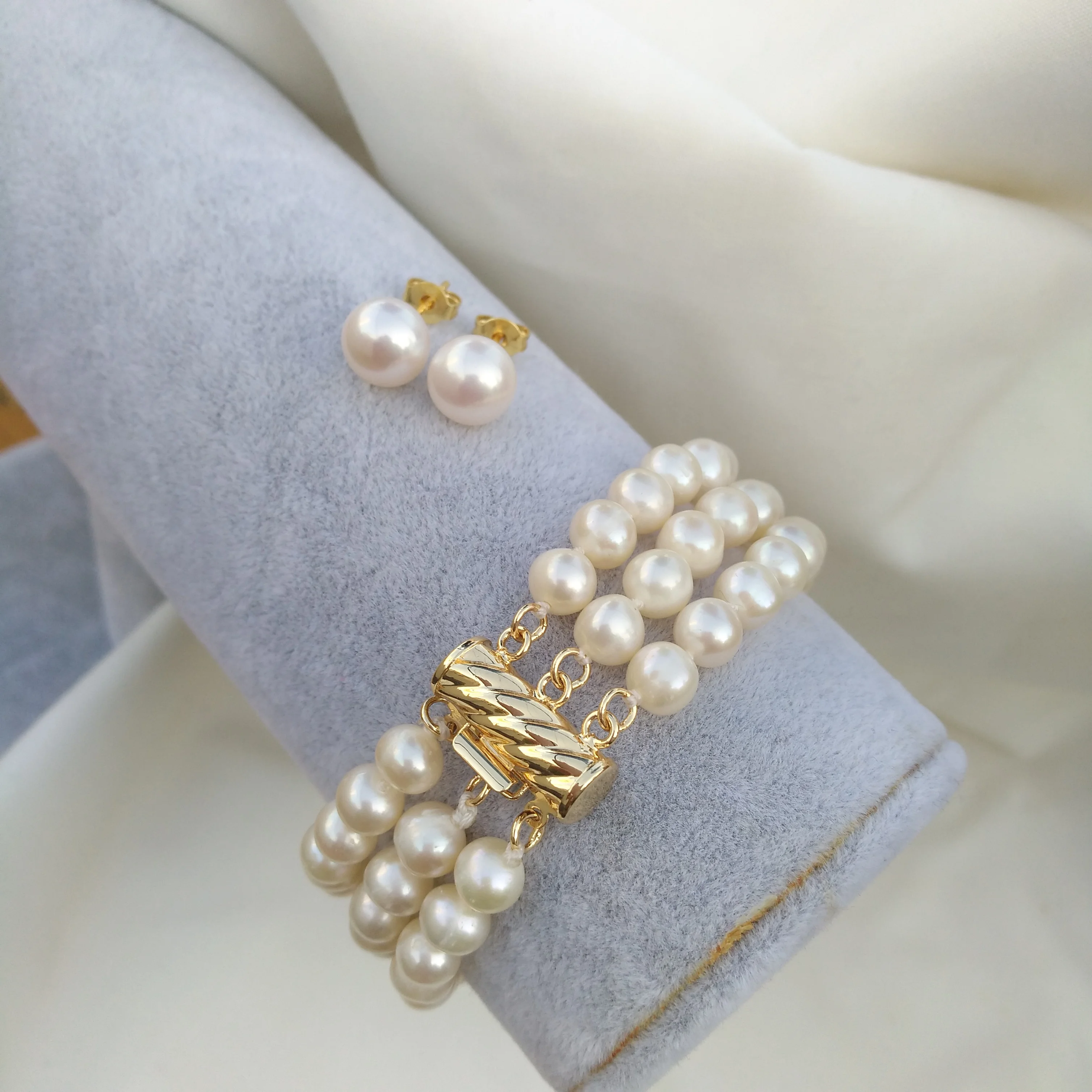 

Hot Sale Bridal Jewelry Set Natural Real White Pearl Bracelet Stud Earrings Women Party Engagement