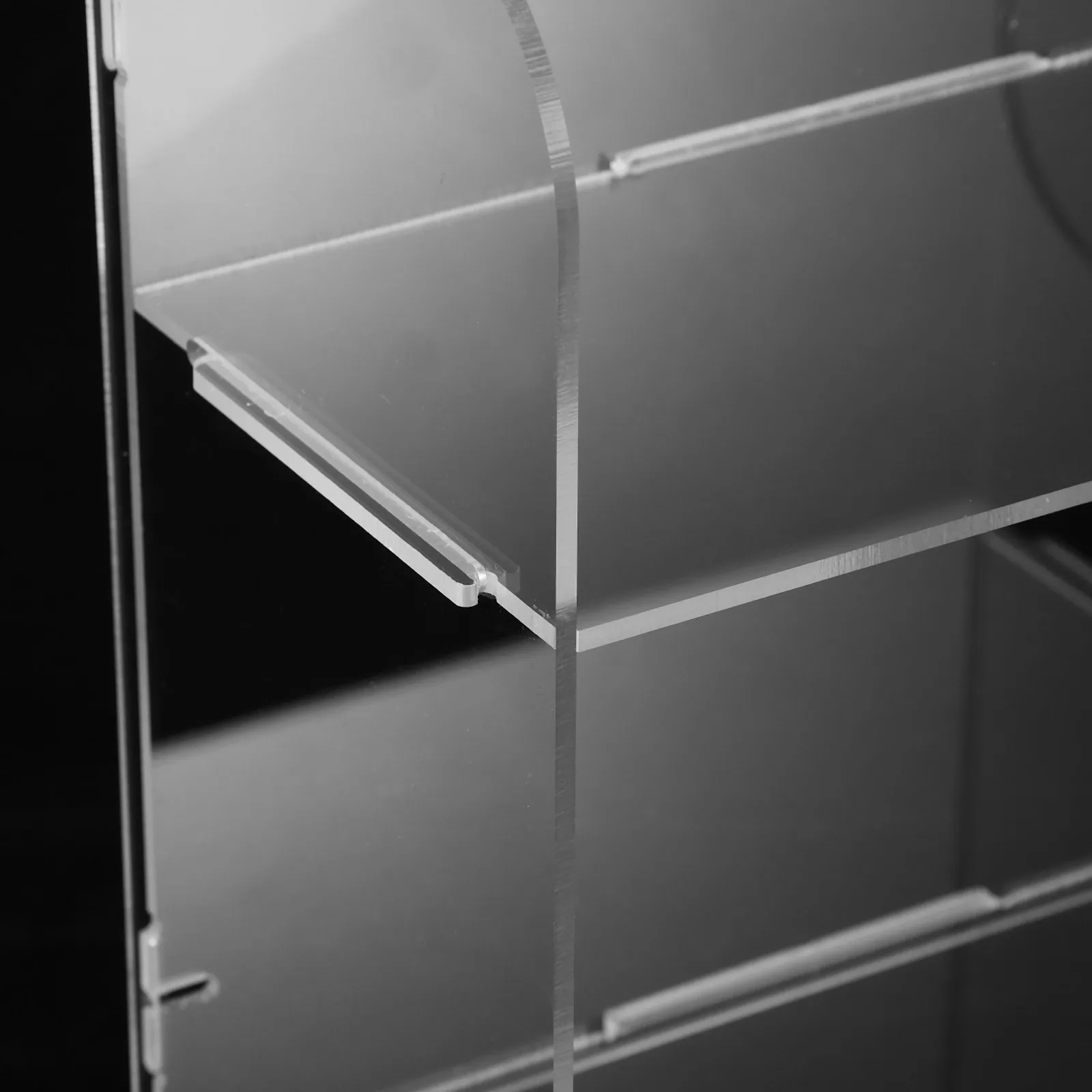 صندوق منظم مكياج من الأكريليك الشفاف مكون من طبقتين بتصميم بسيط للعناية بالبشرة ومنتجات التجميل لتخزين سطح المكتب على سطح المكتب