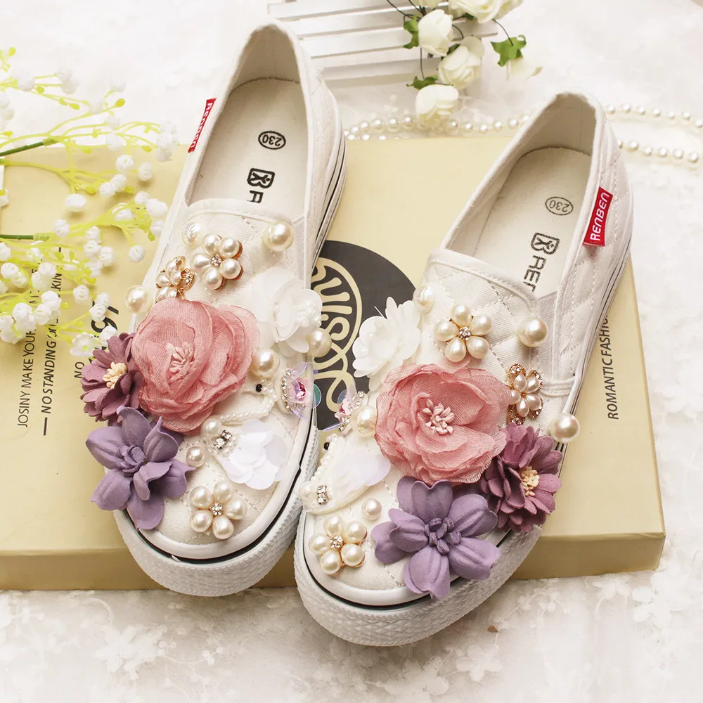 Spring and Autumn new women black and white Hand-made Flower one-legged Canvas Shoes Trendy Fashionable Couple Shoes