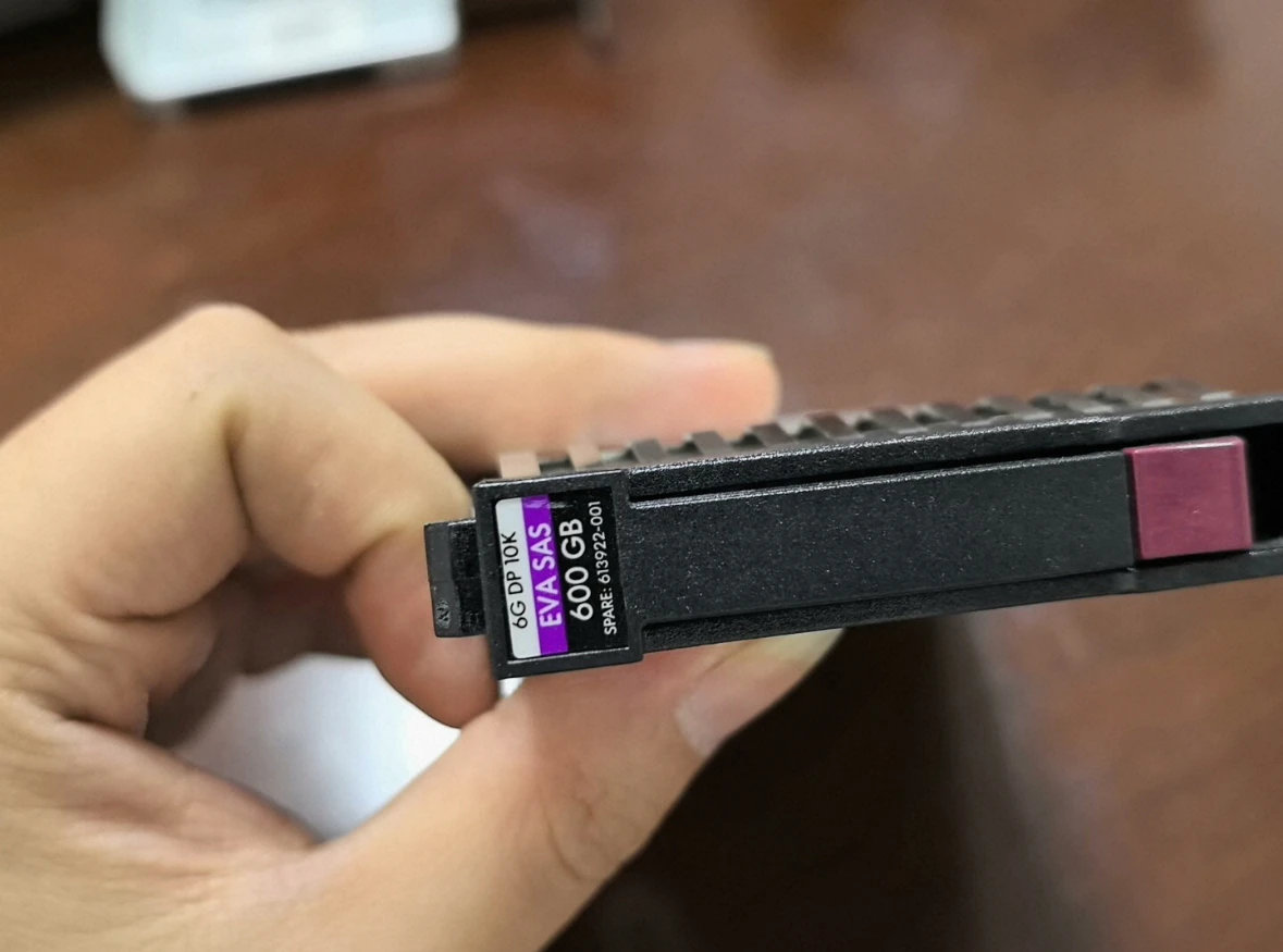 

Для серверного жесткого диска AW611A 613922-001 600 ГБ 10K SAS 2,5 P6300 P6500 M662