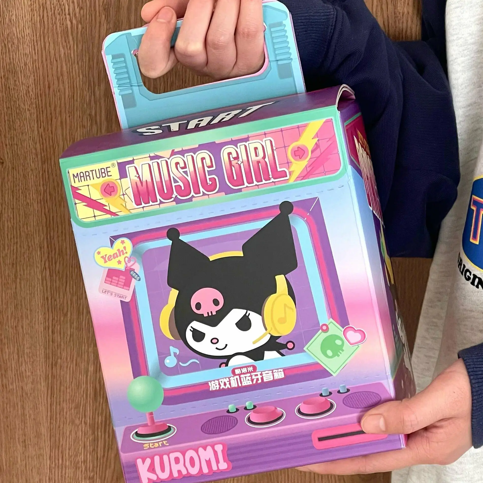 

Sanrio Kuromi Ретро Маленький Стерео Bluetooth Динамик Беспроводной Портативный Настольный Орнамент Украсить Трендовая Игрушка Детский Подарок На День Рождения