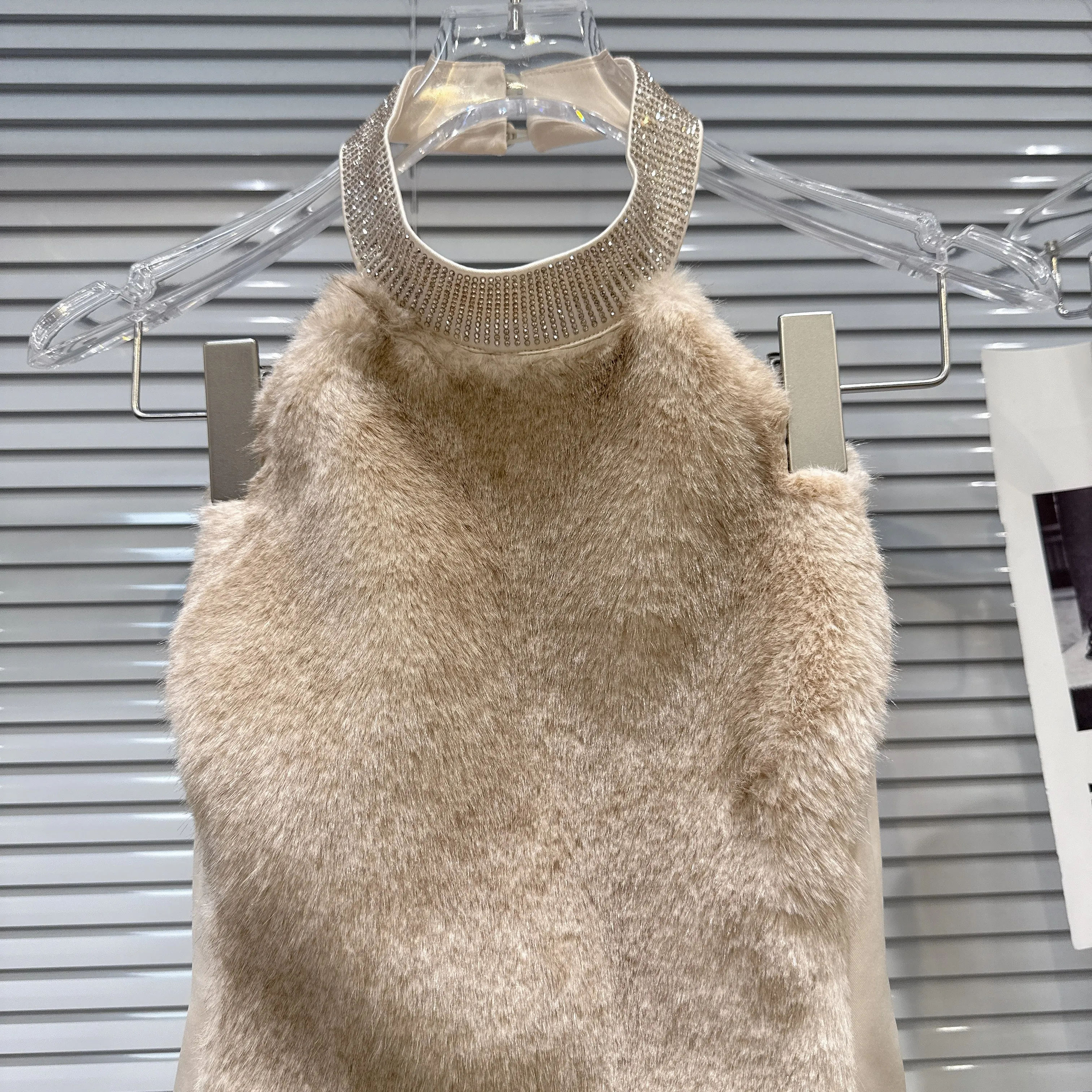 2025 Winter New Arrival Light Luxury Celebrity Style Rhinestone Collar Faux Fur Patchwork Backless Halter Camisole Top