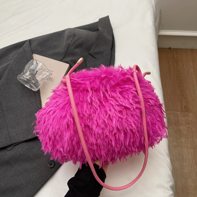 

Designer Shell Clip Bag For Women Faux Fur Clutch Bag Wedding Purse Party Bag 2025 New Winter Soft Puffy Soft Shoulder Bag Trend