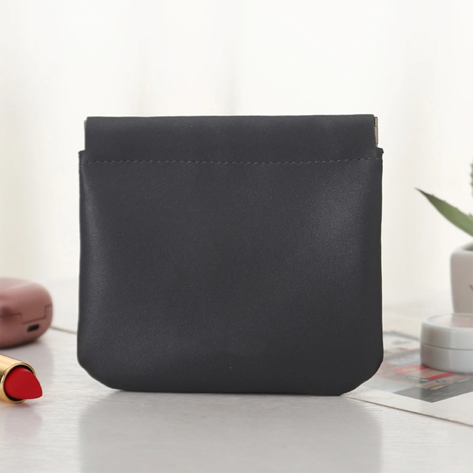 Compact and Portable Cosmetic Bag Tight Stitching Light Cosmetic Pouch for Storage of Cosmetic Pen Concealer