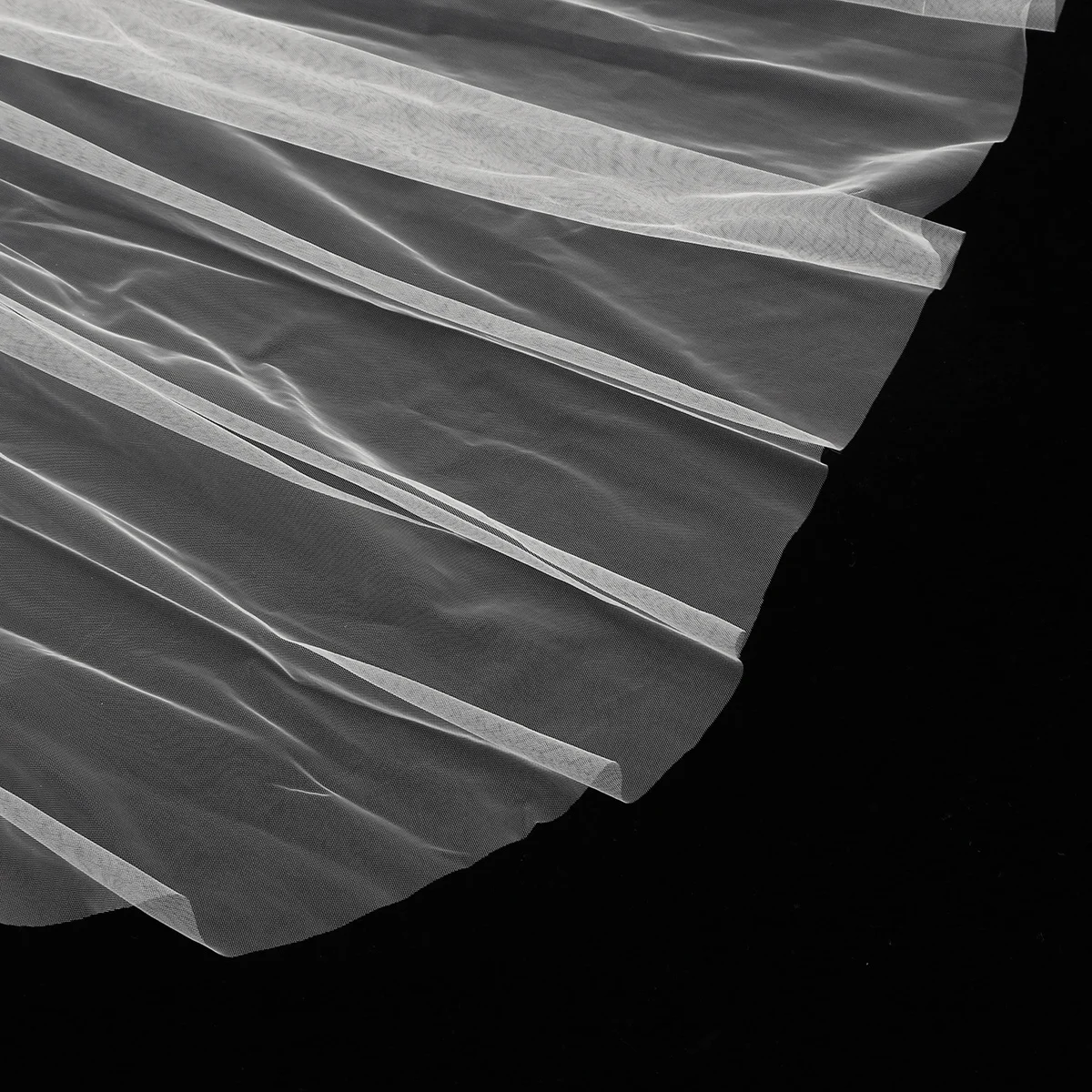 

Beige Simple Long Elegant Single Layer Wedding Veil Bridal Veils Bridal Hair Comb Floor Veil for Bride Smooth Flowy Wedding