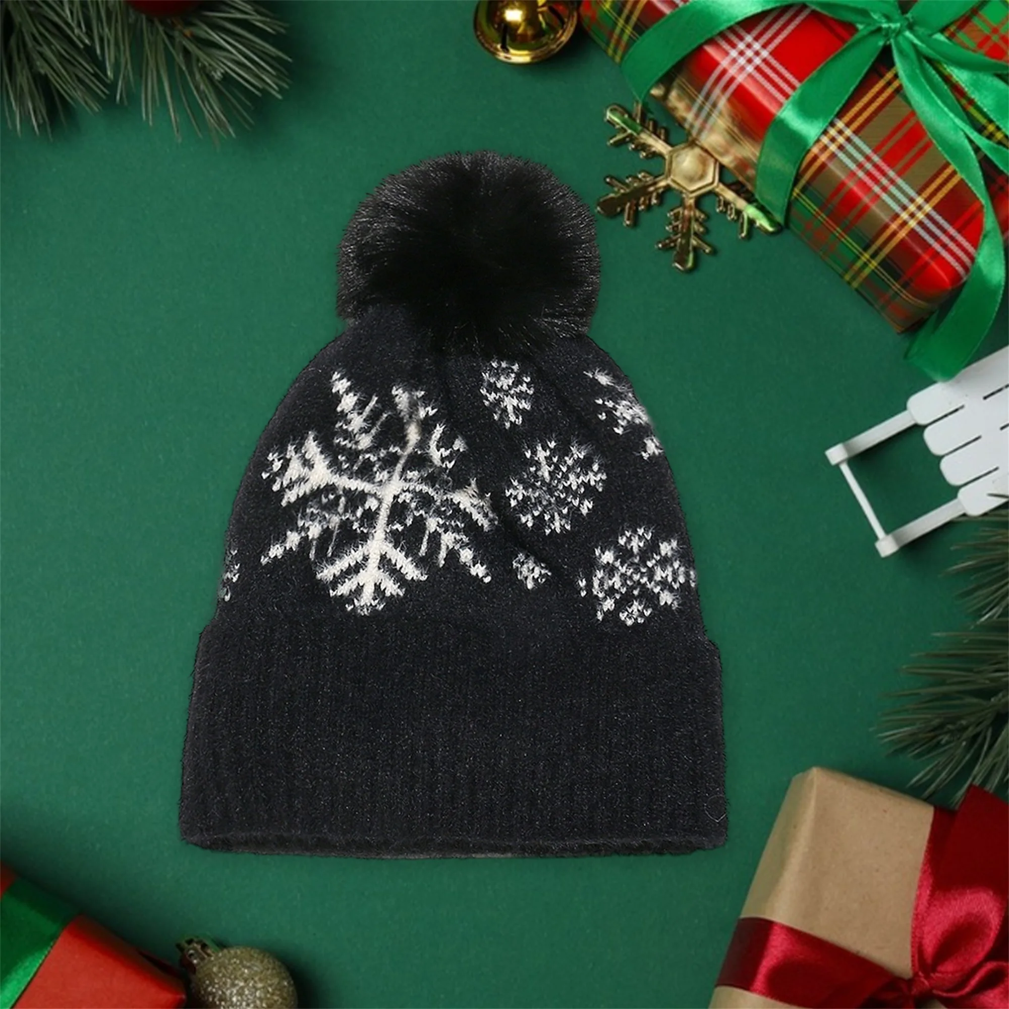 

Женская рождественская вязаная шапка со снежинками. Уютная зимняя шапка для активного отдыха, как шоппинг, катание на лыжах и свидания.