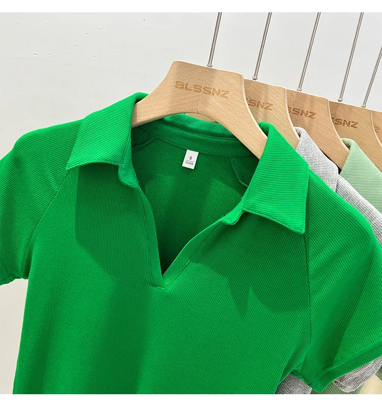 Nischen-Design Slim Fit Kurzarm Damen T-Shirt 2026 Sommer Neuheit V-Ausschnitt Poloshirt Einzigartiges Elegantes Top Koreanisches Einfarbiges Tee – Detail 20