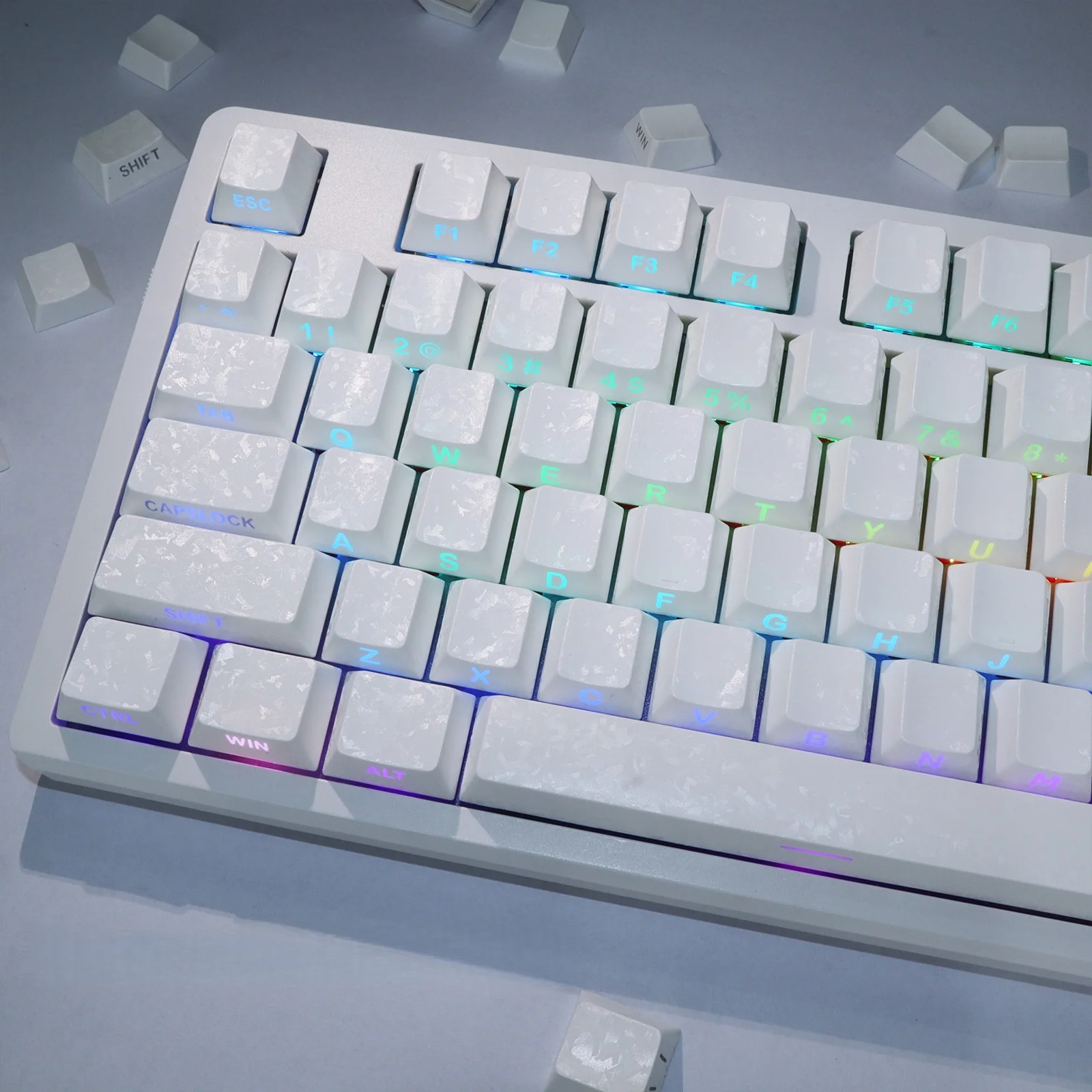 

Белые кейкапы с принтом под кованый карбон, RGB-подсветкой, двойным напылением PBT, профиль Cherry, для механических клавиатур с переключателями MX