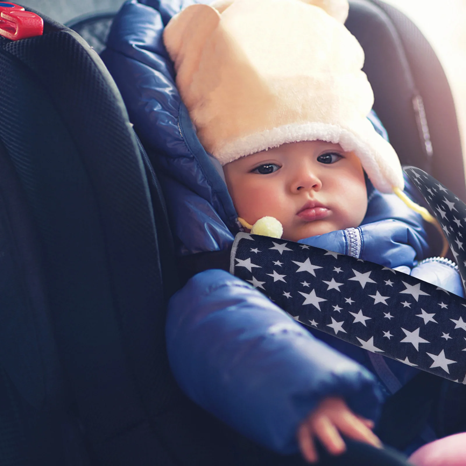 ชุดสายรัดนิรภัยสำหรับเด็ก 2 ชุด ดีไซน์สร้างสรรค์หลากสีสัน แผ่นรองไหล่สำหรับรถยนต์ สายรัดป้องกัน อุปกรณ์เสริมในรถยนต์ แผ่นรองกันกระแทก