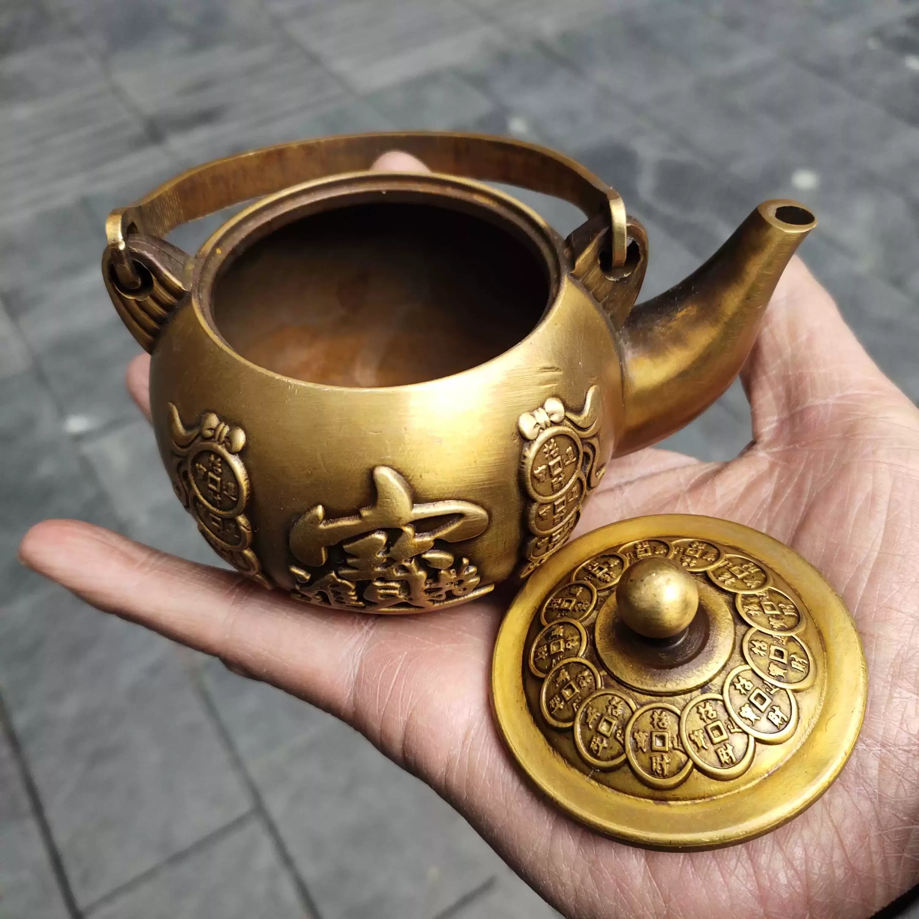 

China Brass Fortune Fish Teapot Crafts Statue
