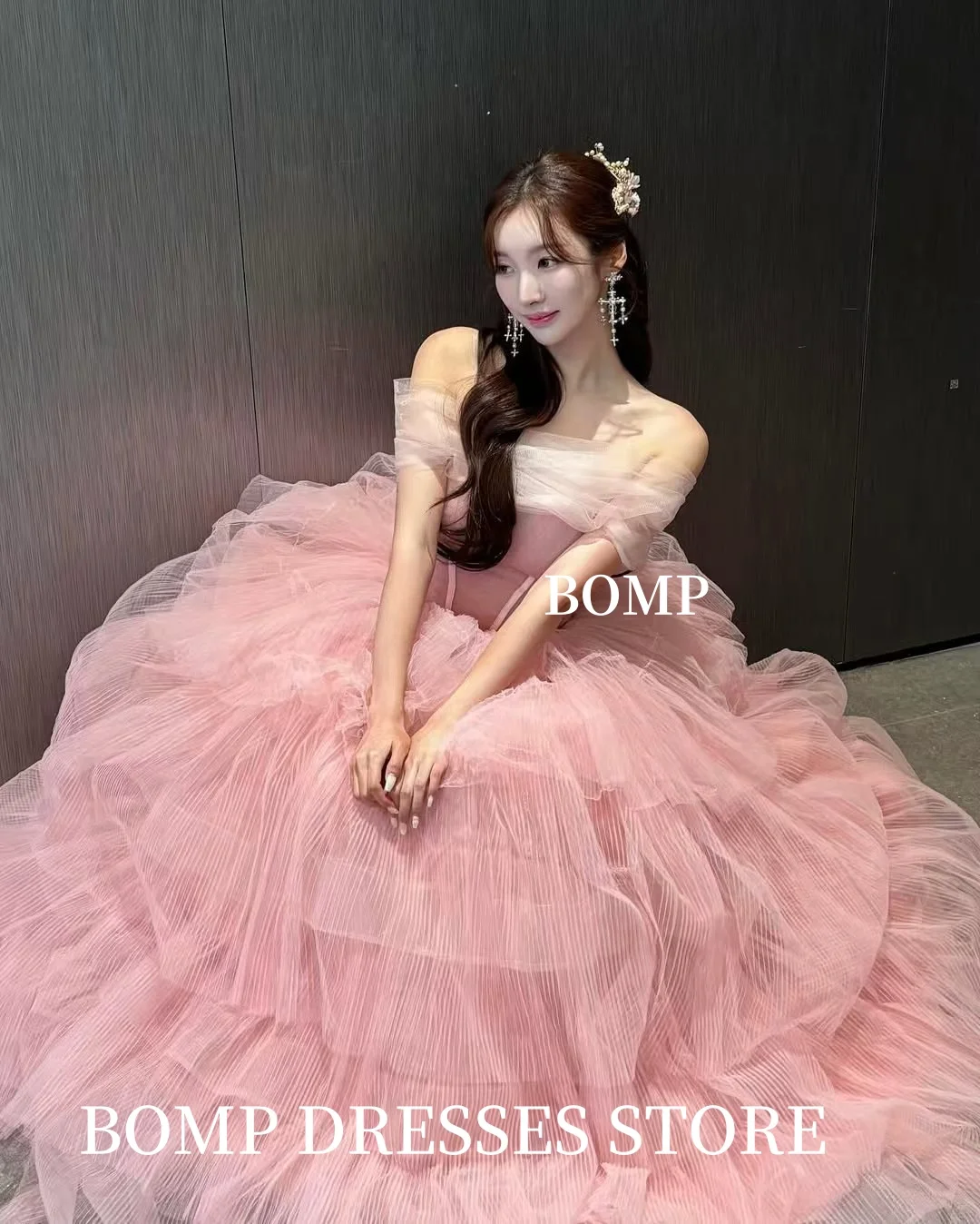 فستان سهرة وردي حديث من BOMP بدون أكتاف بطول الأرض متعدد الطبقات من التل كوريا فساتين حفلات للتصوير الفوتوغرافي مخصصة