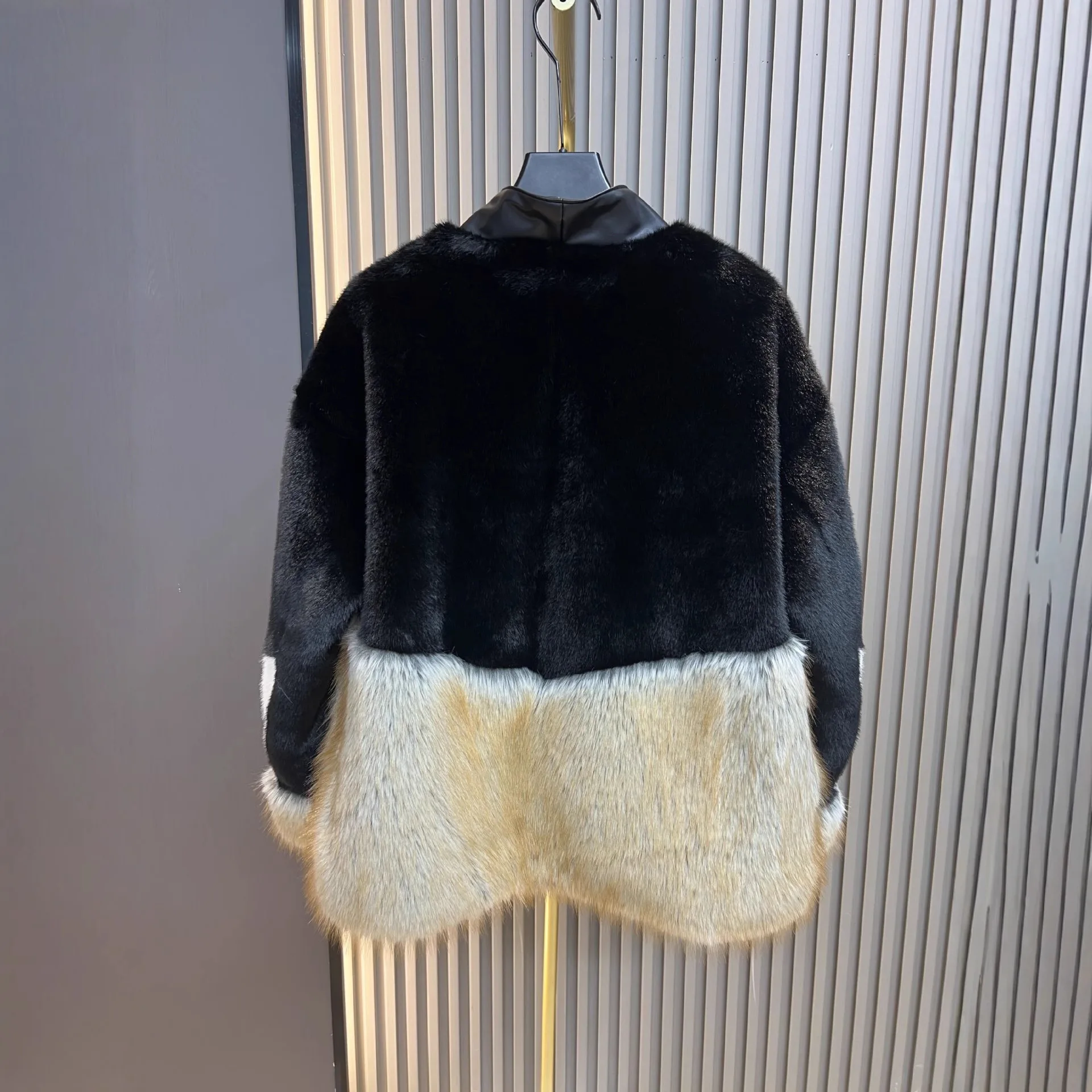 Płaszcz damski zimowy 2025, nowy, z futra lisa, łączony z europejskim futrem norek, średniej długości, modny, luźny, gruby, ocieplany, z imitacji futra.