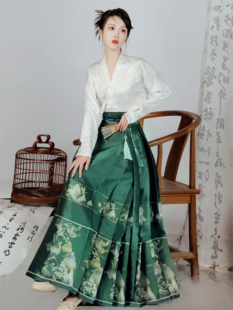 Traditional Chinese Hanfu Weaving Gold Makeup Flower Horse Face Skirt mamianqun Short Skirt Set Embroidery Top Horse Face Skirt