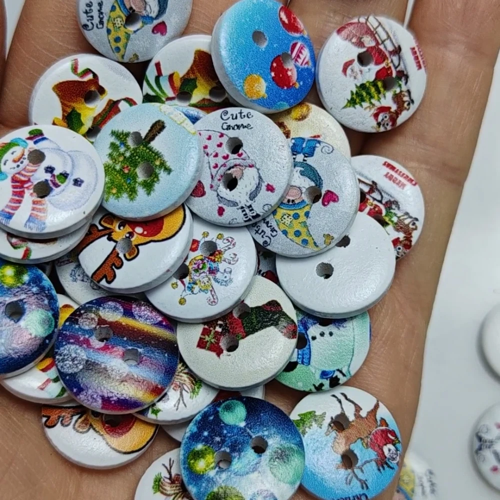 

500 шт. Набор деревянных пуговиц для рождественского декора, 2 отверстия, в форме елки и снежинки, для рукоделия, скрапбукинга, шитья, аксессуары BTM-C17