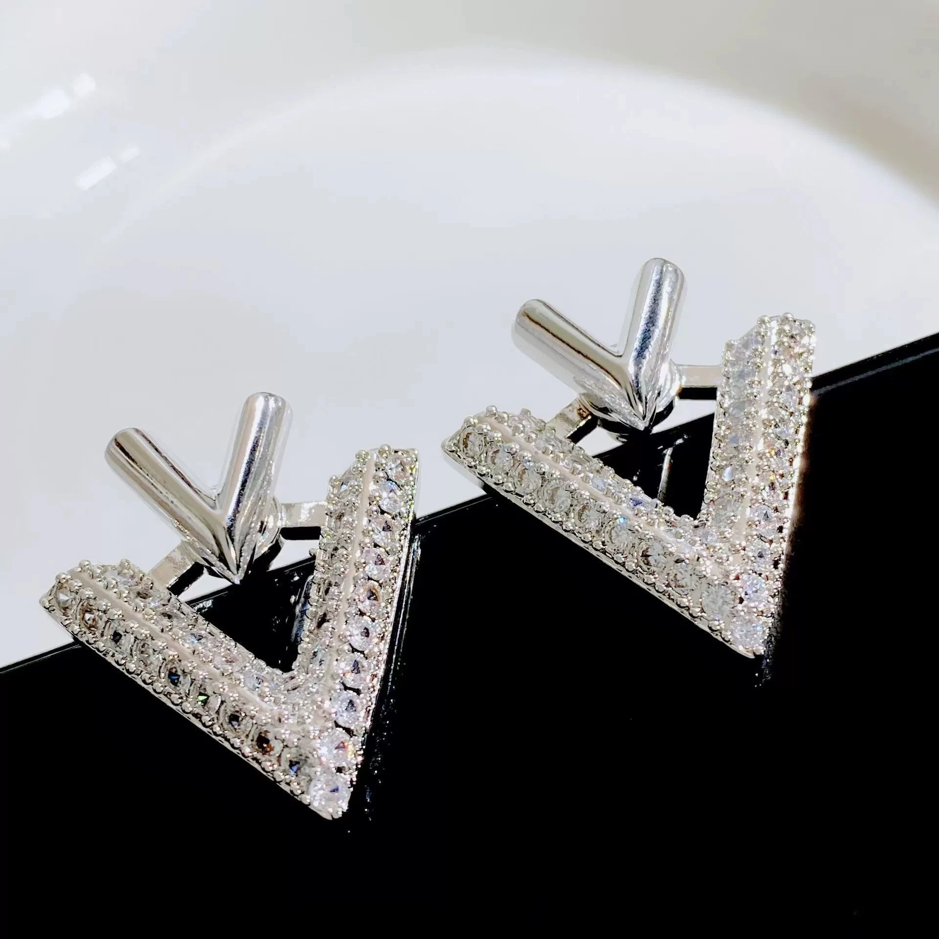 New Double V Two in One Back Hang Post Rhinestone Drop Earrings for Women Personality Jewelry  Creative Accessories