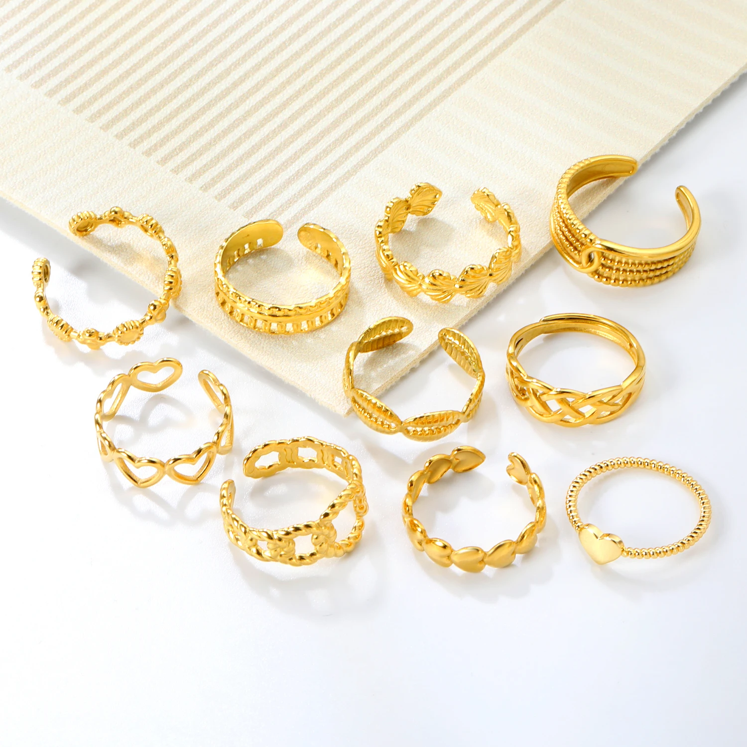 Modischer, süßer, floraler Herz-Persönlichkeits-Minimalist-offener Ring für Mädchen, vergoldetes Nischendesign aus Edelstahl im Punk-Stil