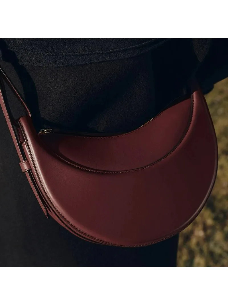 حقيبة كتف نسائية من الجلد الطبيعي على الموضة الفرنسية الرائعة لعام 2026 ، حقيبة هلال ، حقيبة كتف بسحاب للإغلاق بتصميم متخصص #4