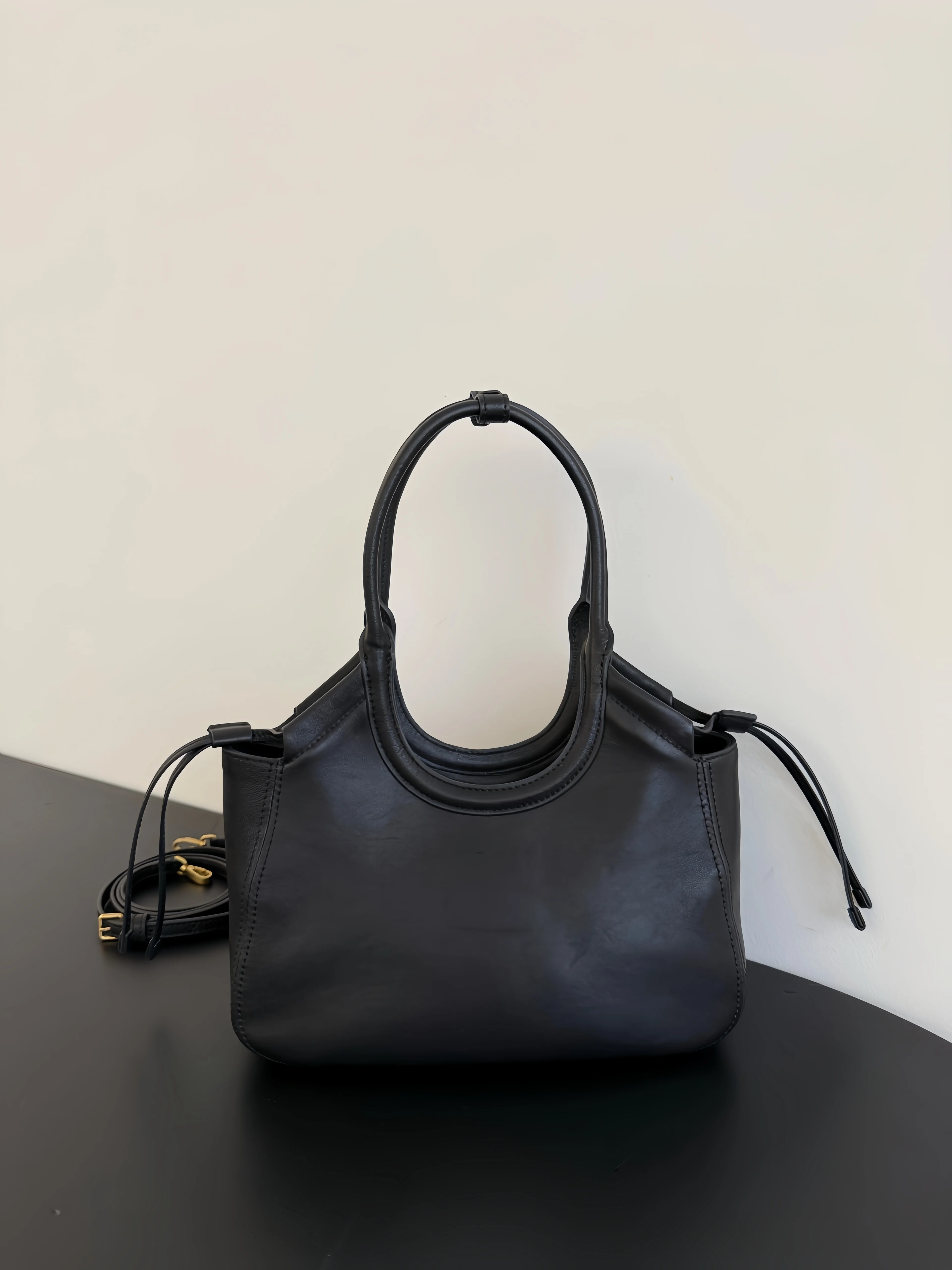 2026 New Simple and Premium Side Drawstring Women's Commuter Fashion Versatile Handheld Shoulder Bag