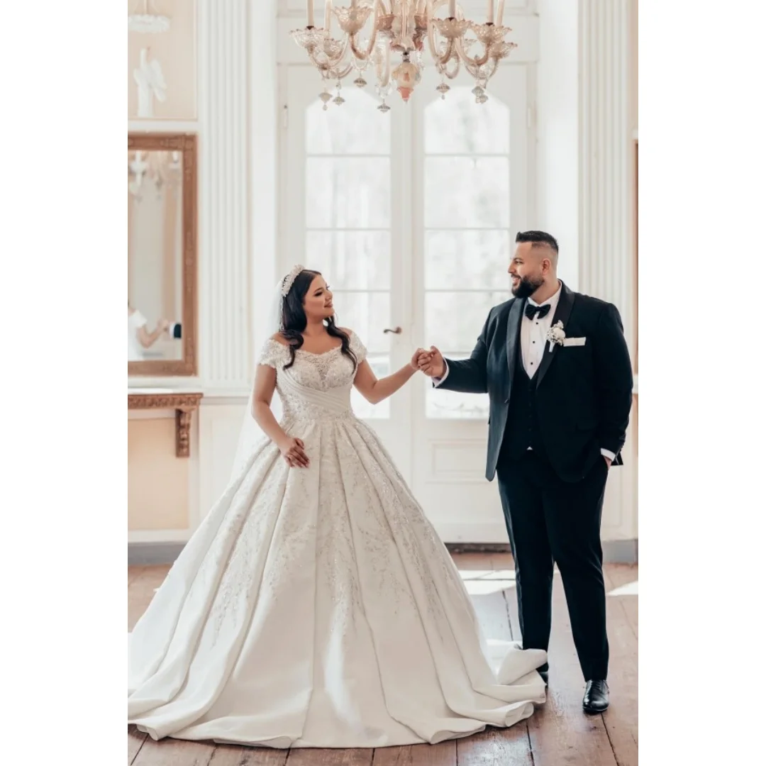 Elegant Off Shoulder Satin Ball Gown Wedding Dress Luxury Beaded Bridal Gown Chapel Train Plus Size Vestido De Novia Custom