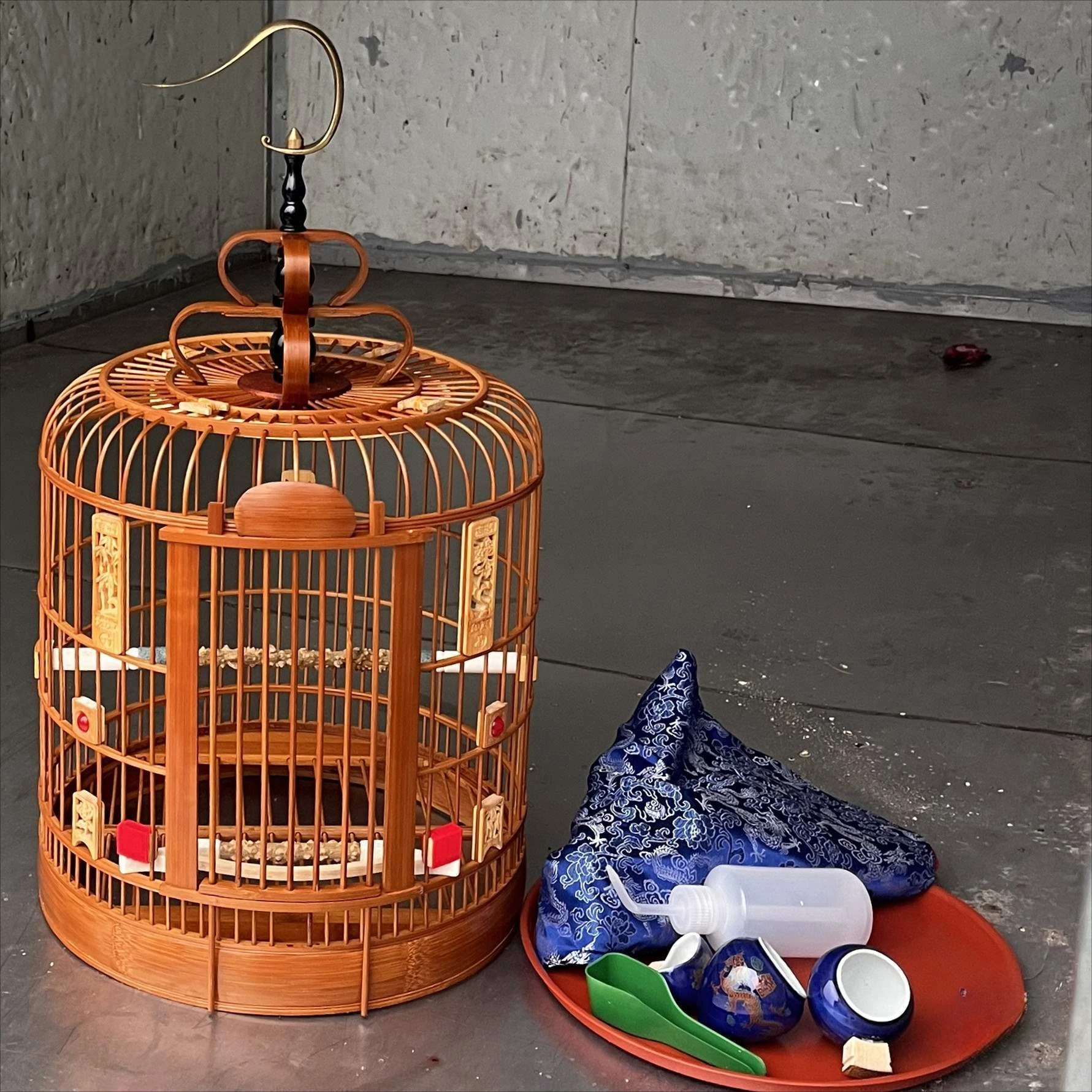 

Red Old Bamboo Thrush Bird Cage with Inner Roof and Door Flower Myna Bamboo Bird Cage
