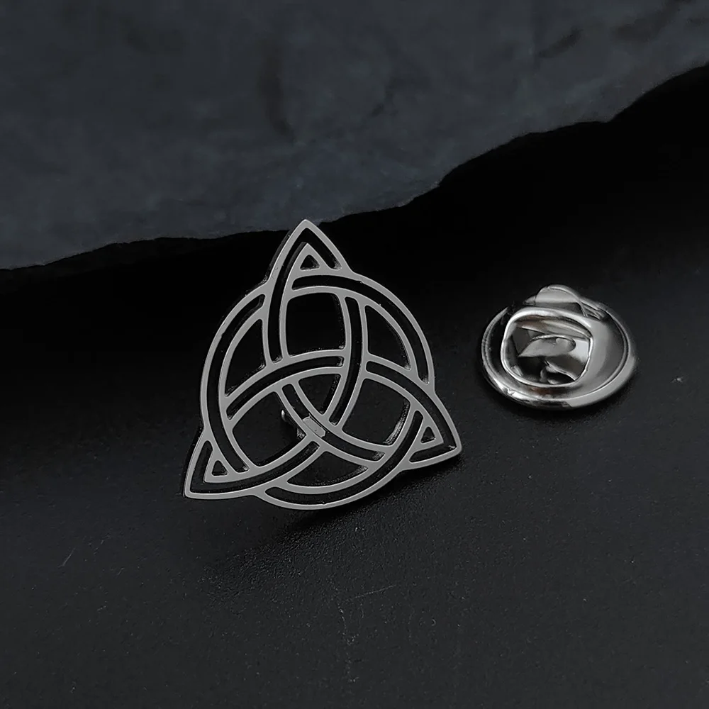 Round Celtic knot hollow gold-plated badge, men's suit brooch, black lapel pin, clothing accessories set, boyfriend gift