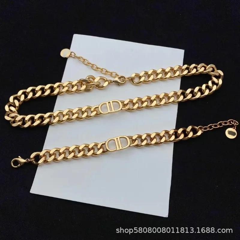 

Xiaoxiangfeng Light Роскошный простой высококачественный нишевый дизайн с буквенным принтом, модный универсальный плоский сменный костюм