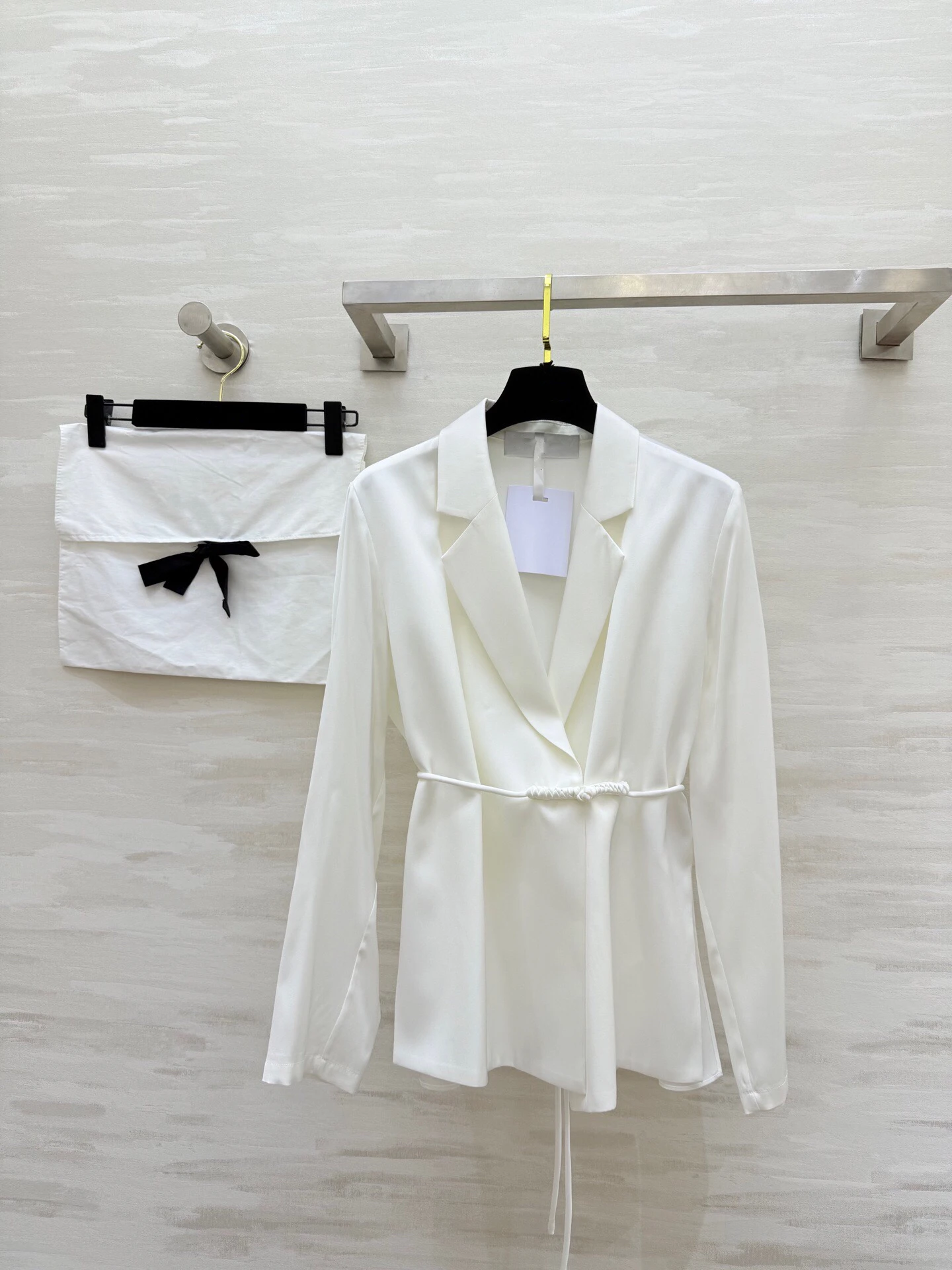 

Elegant Office Ladies White Blazer Fashion Women's Silk Jacket 2026 Spring Thin Coat Black