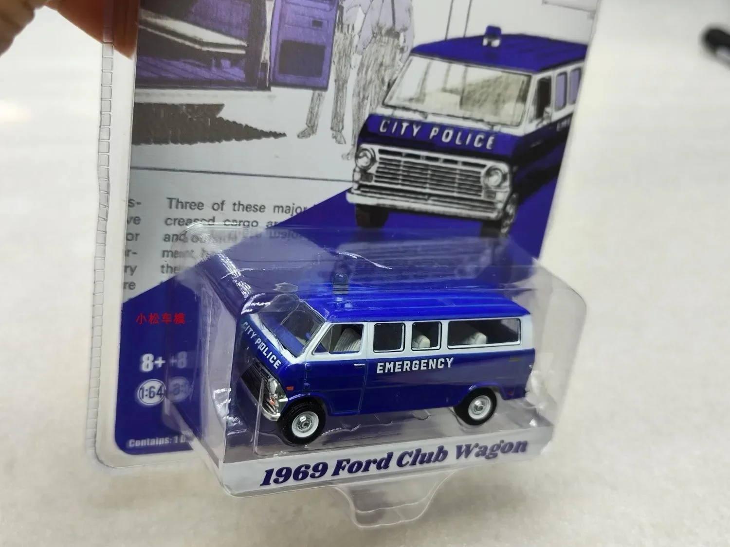 1:64 1969 Ford Club Wagon Chleb Samochód policyjny Diecast Metal Alloy Model samochodu Zabawki do kolekcji prezentów