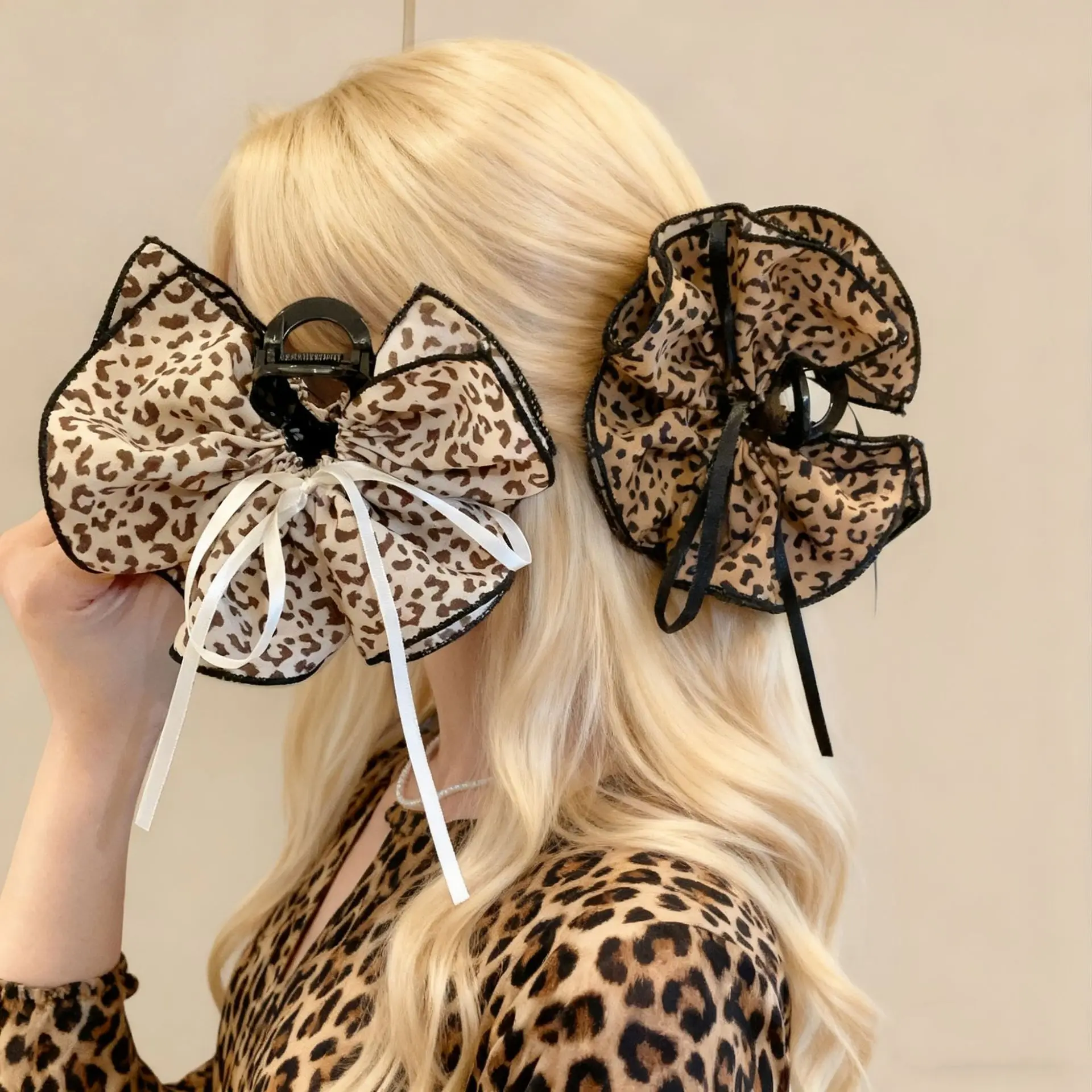 

New leopard print pattern hairpin French elegant double bow grab clip high-end ponytail clip temperament shark clip