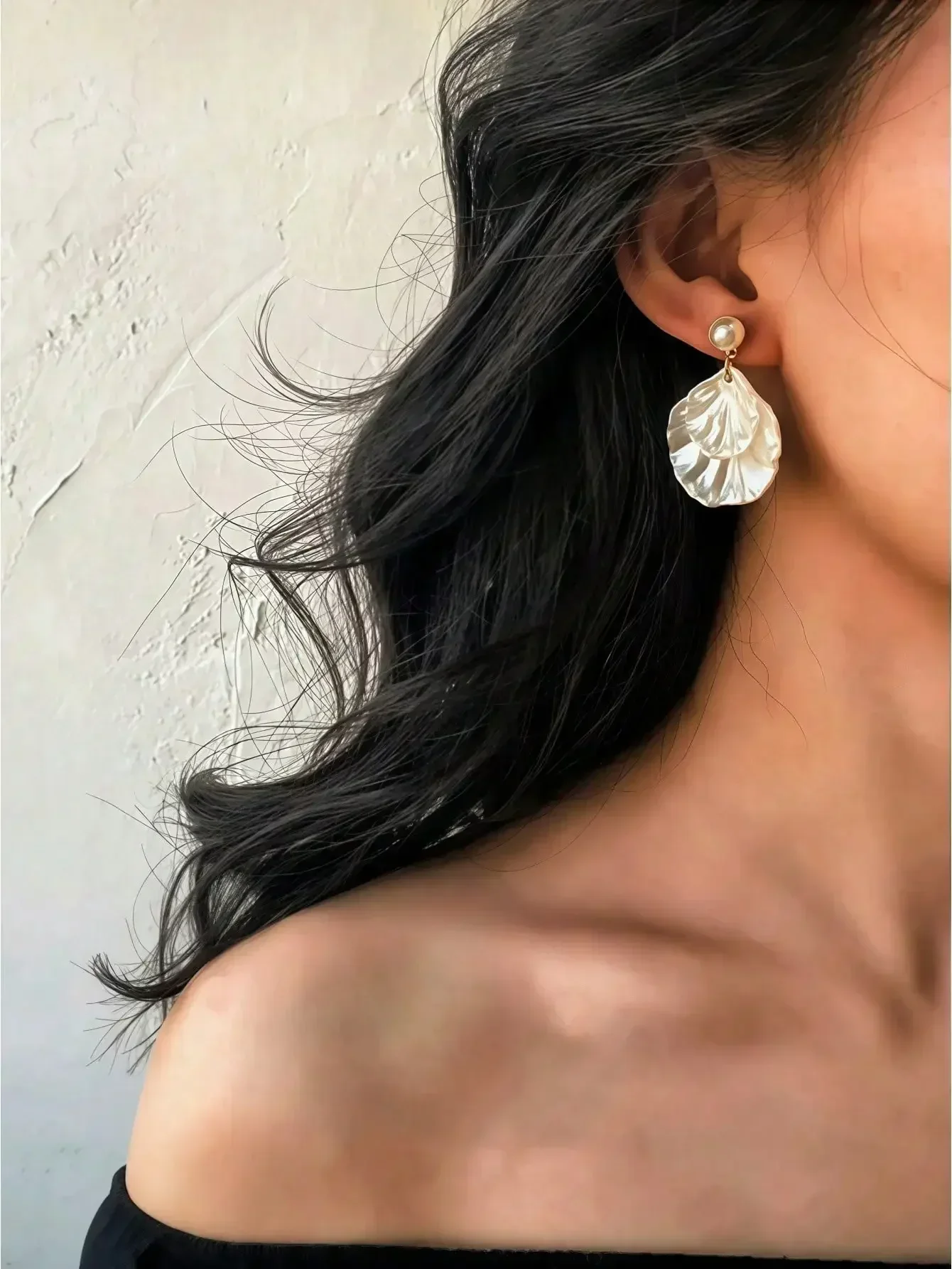 

1 Pair Sweet Style Shell Shaped Faux Pearl Pendant Earrings, Acrylic Petal Shaped Faux Pearl Earrings Suitable For Women