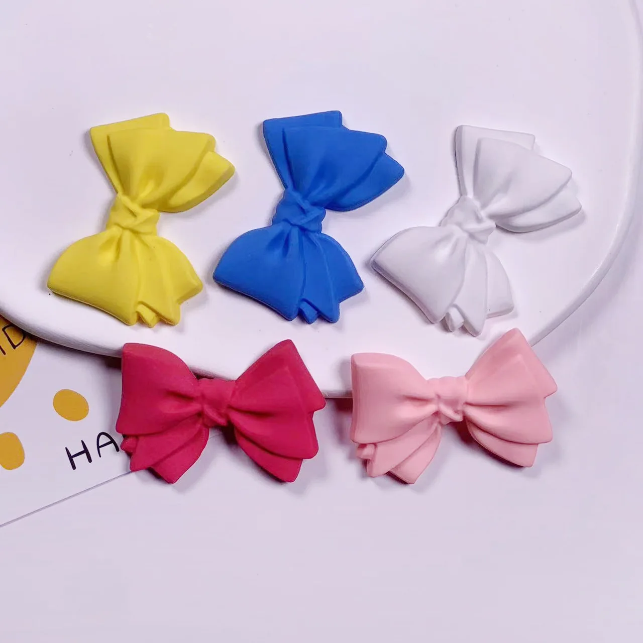 디즈니 PVC 부드러운 접착제 입체 나비 넥타이 헤어 액세서리 소재 헤어 클립 DIY 휴대 전화 케이스 패치 슬리퍼 버클 맞는