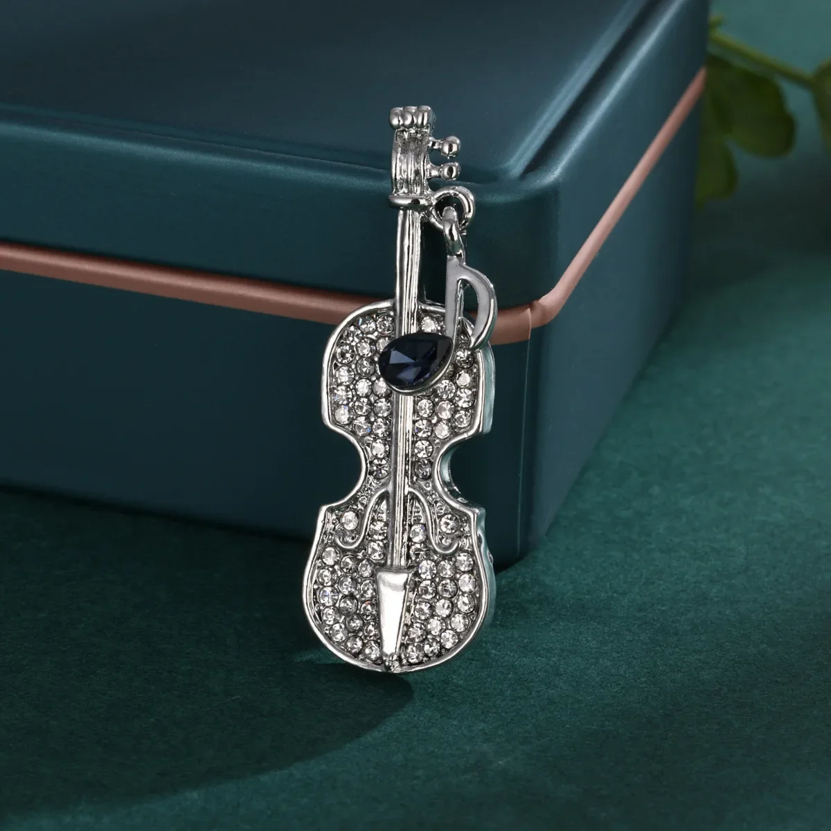 Vintage Elegant Violin Rhinestone Brooches for Women Pink Crystal Music Note Charm Luxury Pins Coat Accessories Jewelry Gifts