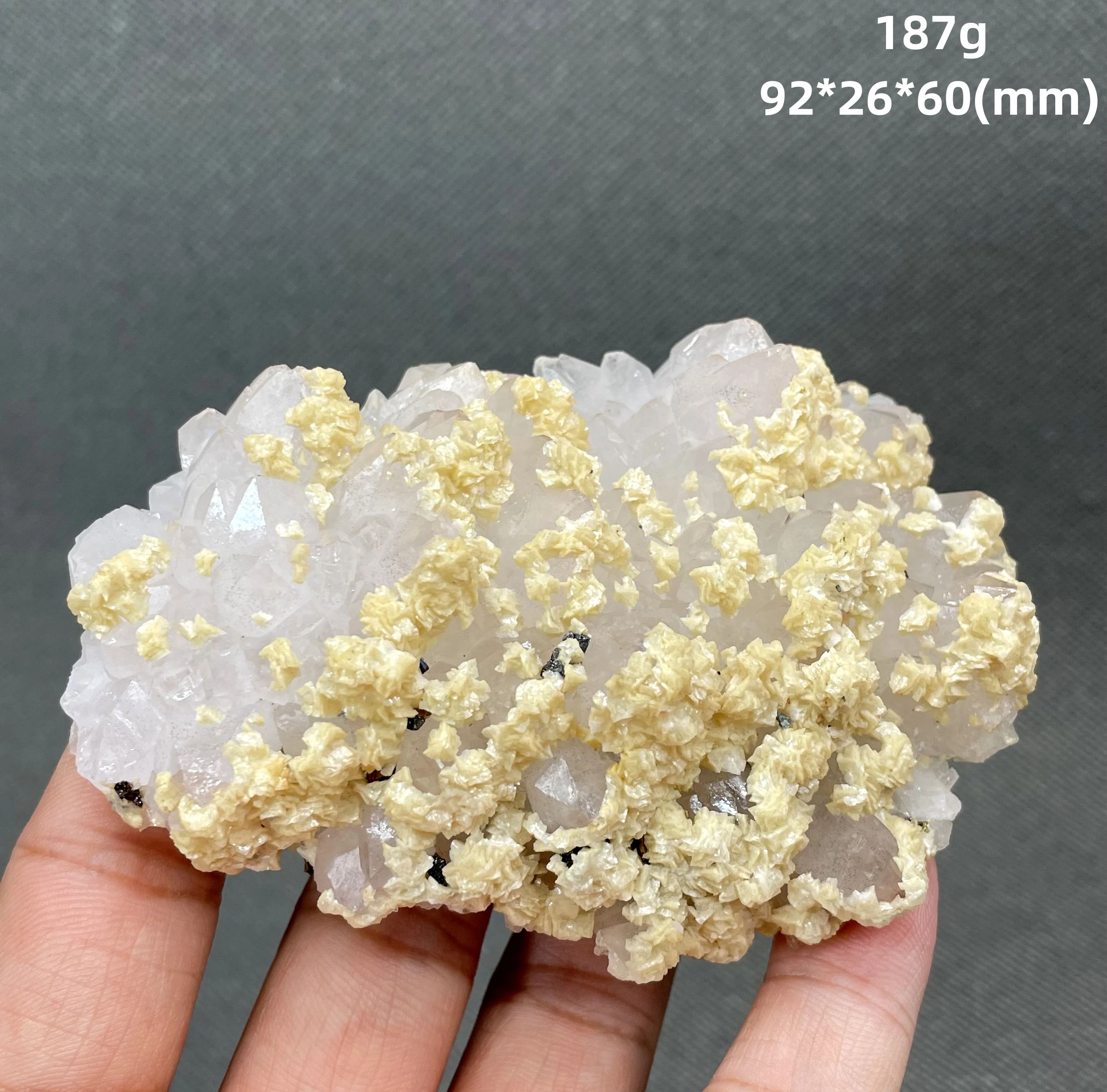 

BEST! 187g natural dolomite and crystal symbiosis mineral specimen Stones and crystals Healing crystal from China