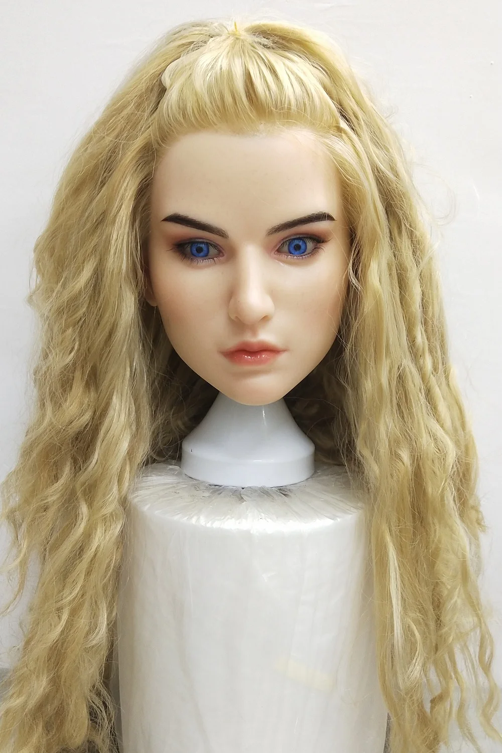 

Sex Doll Head High Quality Silicone Realistic Implanted Hairs Pretty Lifelike Adult Love Toys Heads Fits 135-175cm Dolls Body