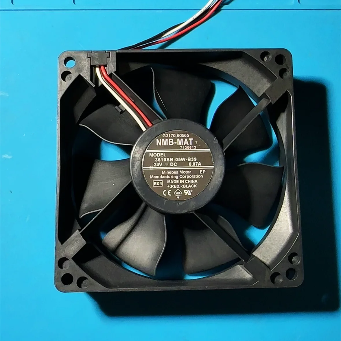 

НОВЫЙ ОРИГИНАЛ 3610SB-05W-B39 24 В 0,07 А 9025 90x90x25 мм ОХЛАЖДАЮЩИЙ ВЕНТИЛЯТОР РАДИАТОР