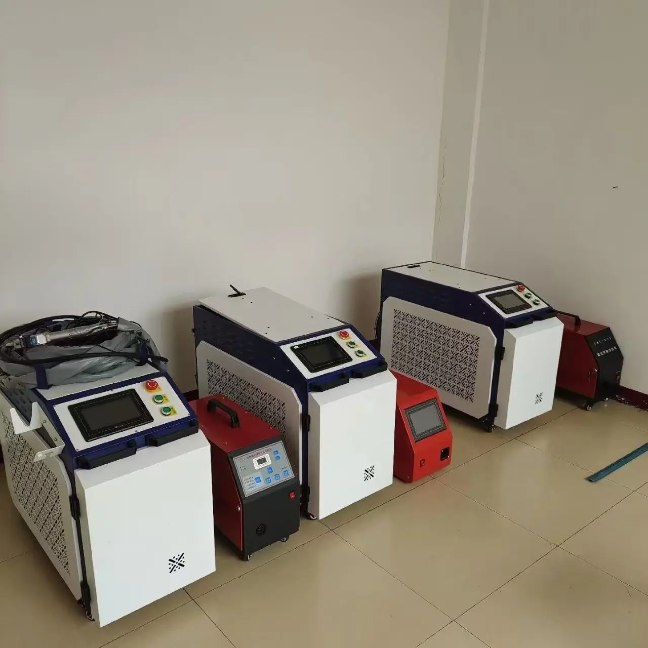 

Высокоскоростной портативный ручной лазерный сварочный аппарат 1500 Вт, ручной волоконный лазерный сварочный аппарат