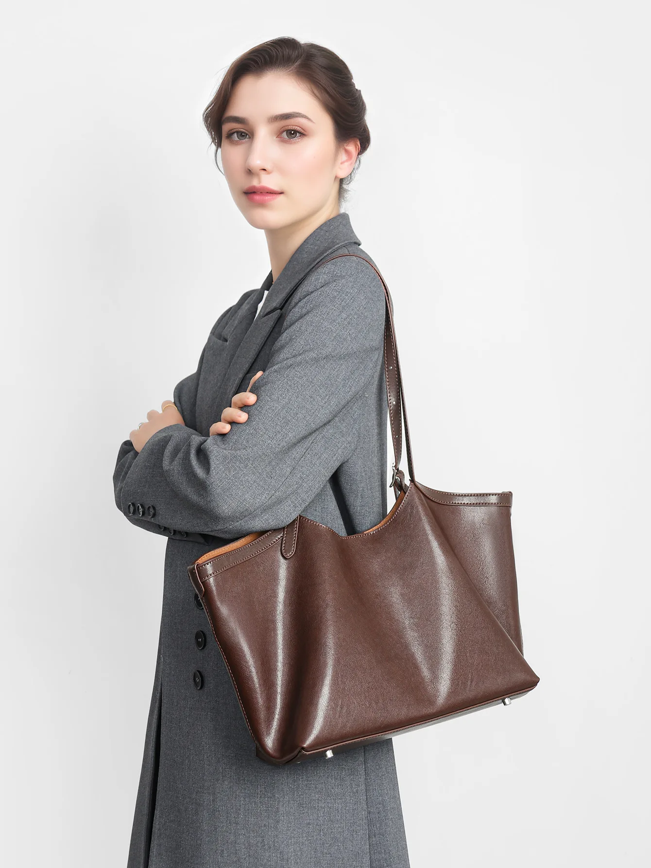 Genuine Leather Large-Capacity Women's Bag, 2026 New Style, Fashionable Top-Grain Cowhide Ladies Bag for School & Commute