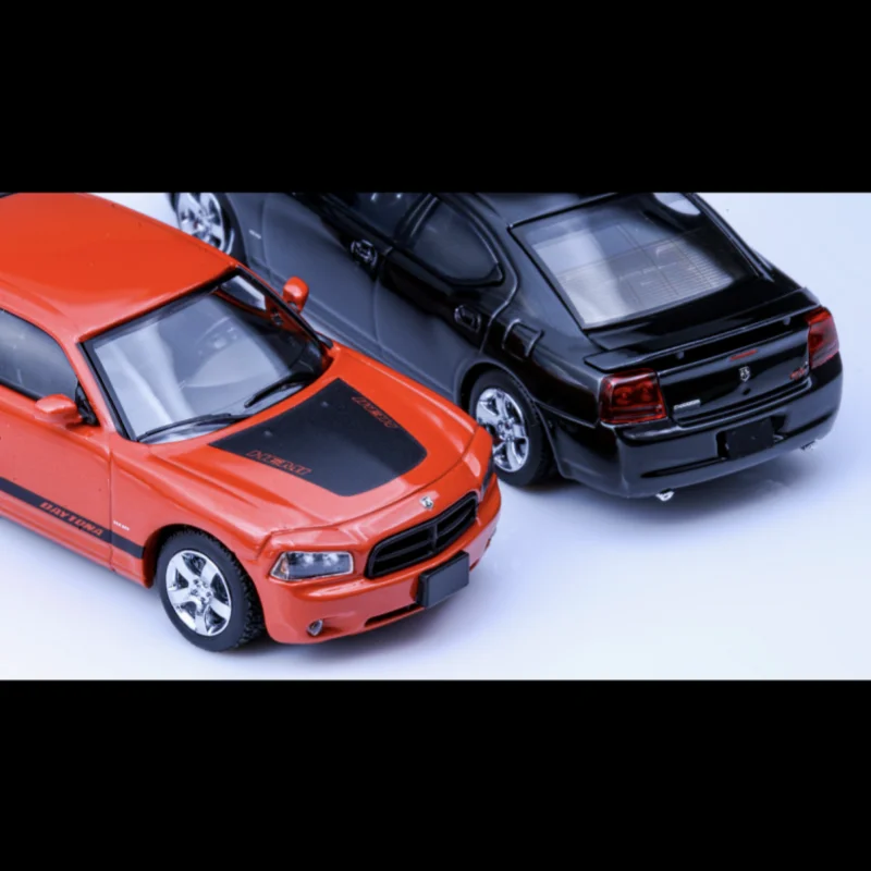 

Rollin 1/64 Dodge Charger 2008 RT black/red embossed alloy car model