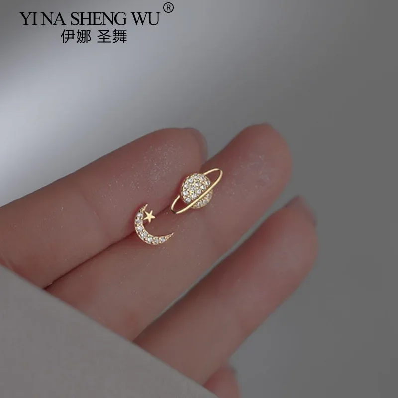 أقراط كوكب عصرية فضية اللون ثقب للنساء نجمة القمر كريستال الزركون الأذن مربط إكسسوارات الارتداء اليومي هدية للفتيات