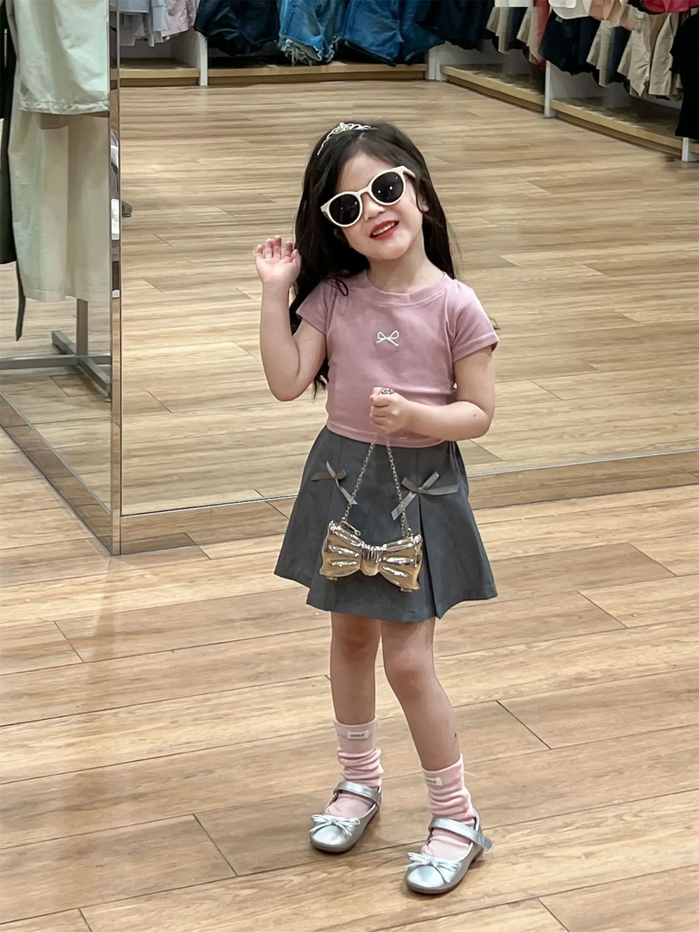 T-shirt Summer Korean Childrens Clothing Girls Backless Embroidery Bow Knot Short Sleeved Academic Style Bow Knot 2024