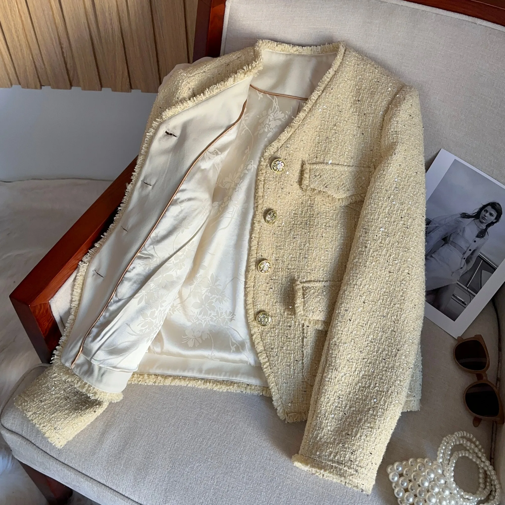 Cappotto Giallo in Tweed Lavorato a Maglia, Abbigliamento Casual da Donna, Novità Autunno 2024, Stile Coreano di Alta Gamma, Modello A75758 con Scollo a V e Bottoni...