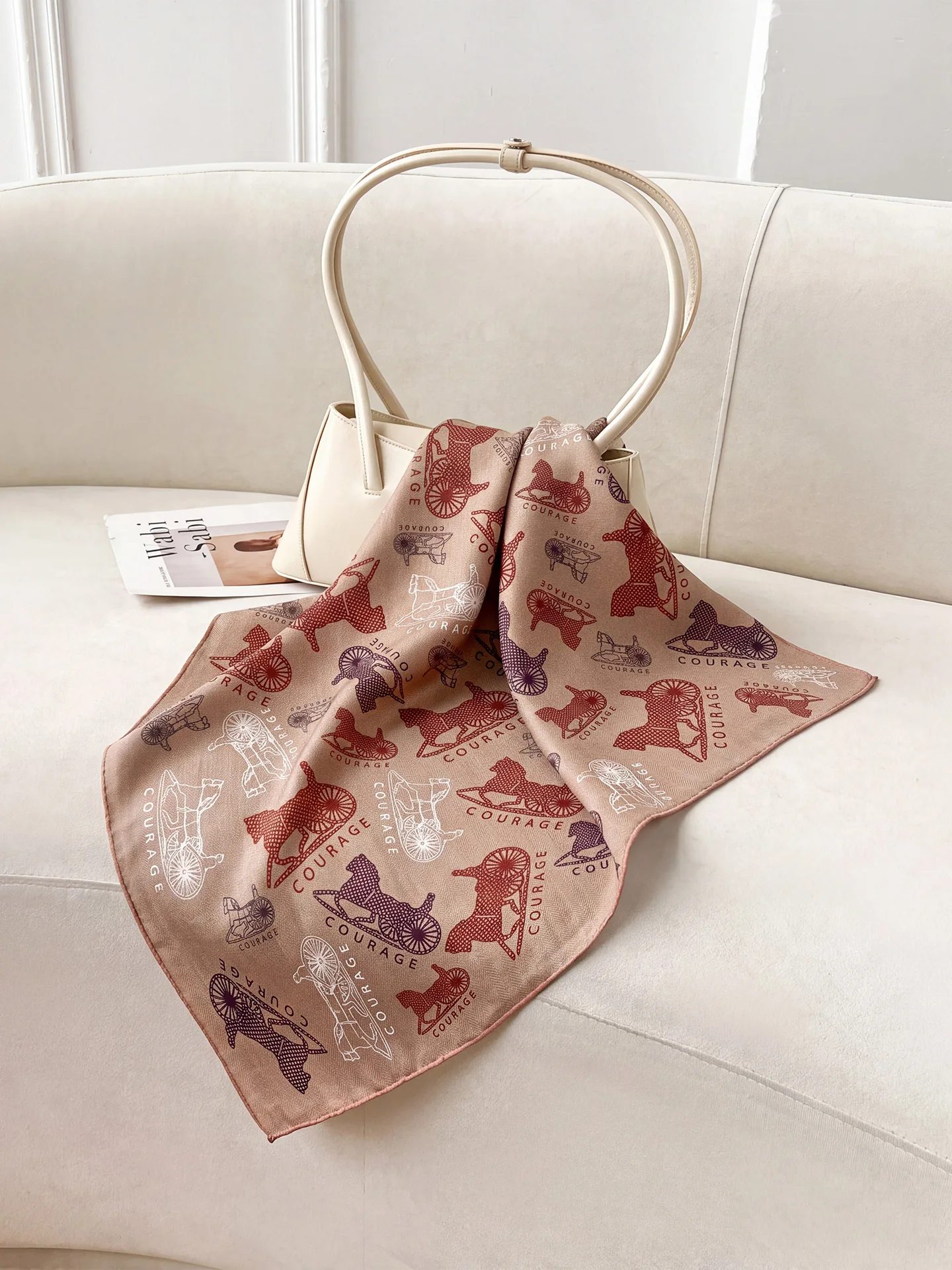 Elegant-foulard-carre-en-soie-et-laine-a-imprime-vintage-de-caleche-accessoire-de-mode-unisexe-echarpe-multifonctionnelle-vetement-polyvalent-pour-toutes-les-saisons