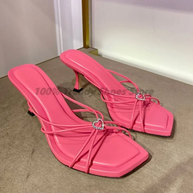 سوبر الخالد المياه الماس الحب النعال بارد الصيف نمط جديد في الهواء الطلق حزام يرتدي الربيع رئيس مربع الكعب العالي للنساء