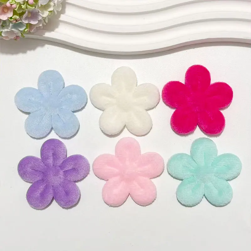 50 Stück 4,5 cm Plüsch-Applikationen mit fünf Blütenblättern, gepolstert, für DIY-Haarspangen, Kleidung, Schuhe, Mützen, Dekorationen, Patches für kreatives Basteln – Detail 5