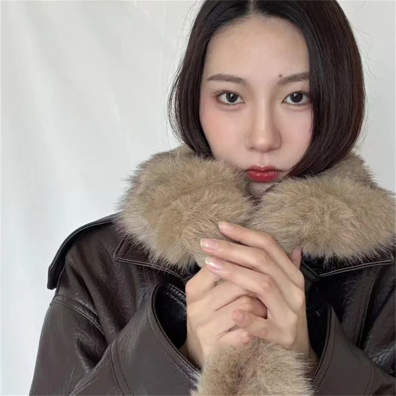 2026 Otoño/Invierno nuevo abrigo de chaqueta con cuello extraíble de piel sintética a la moda de lujo de alta gama
