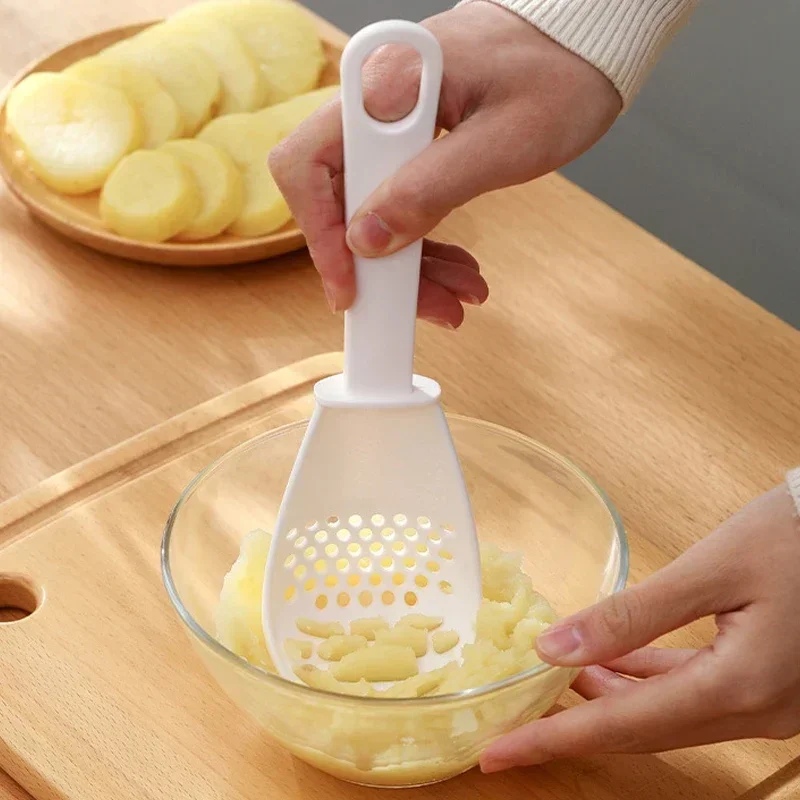 Multifunctional Cooking Spoon Kitchen Strainer Scoop To Cut Garlic Hanging Hole Potato Garlic Press Egg Tool Kitchen Accessory