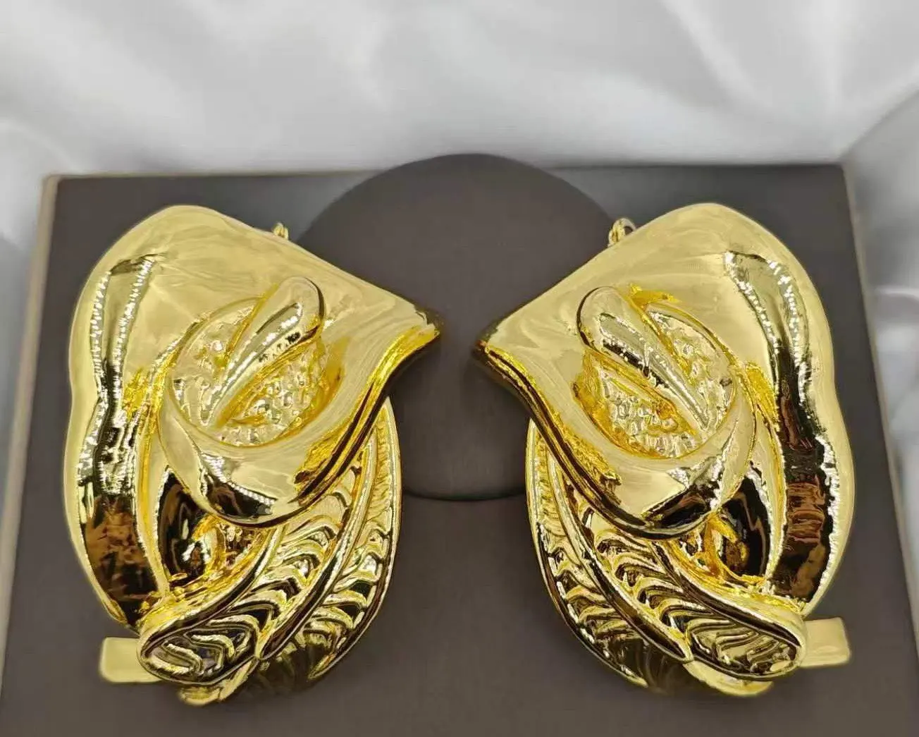 

Special Irregular Huge Round Hoops Women's Earring Latest Pierced Electroplated Gold Copper Alloy Color Large Earring For Party