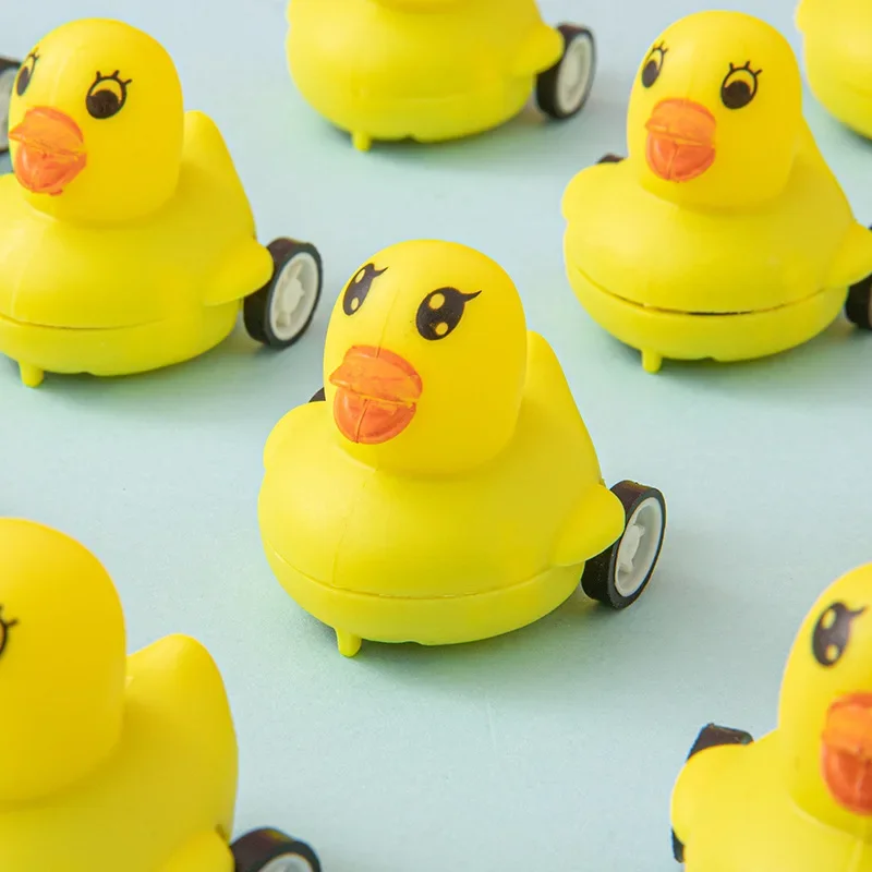 10 Uds. De coches extraíbles de pato bonito de dibujos animados, juguetes para niños, regalos para fiesta de cumpleaños, regalo para invitados de Baby Shower, rellenos de piñata